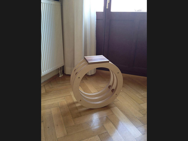 platzsparender Arbeitstisch