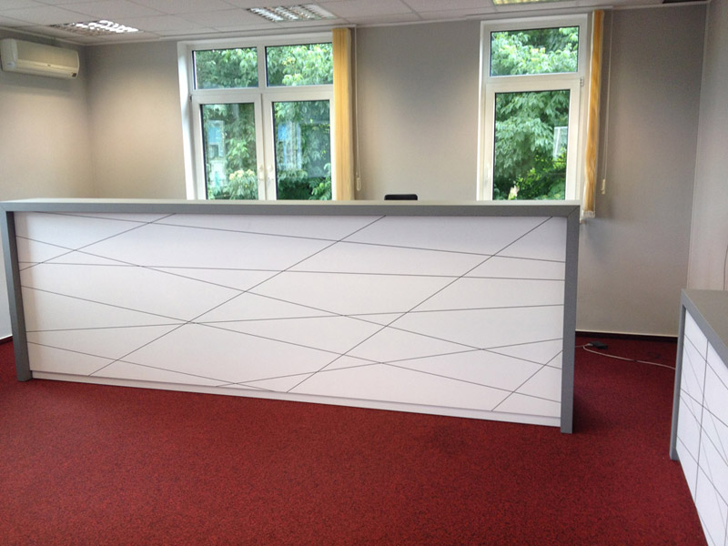 platzsparender Arbeitstisch