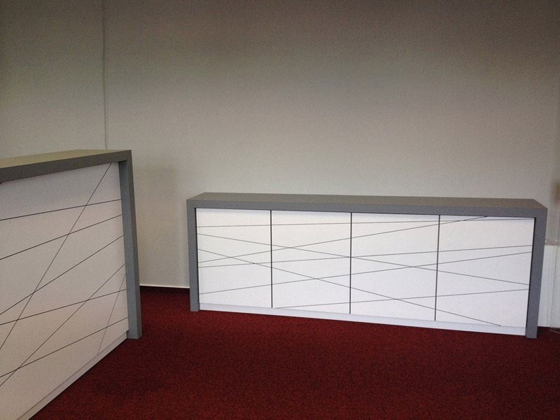 Arbeitstisch mit Rundbogen