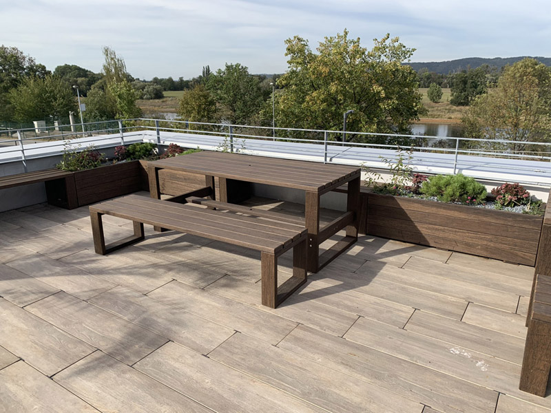 Arbeitstisch mit Rundbogen