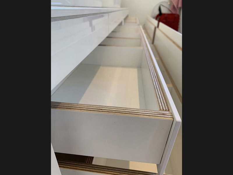 Arbeitstisch mit Rundbogen