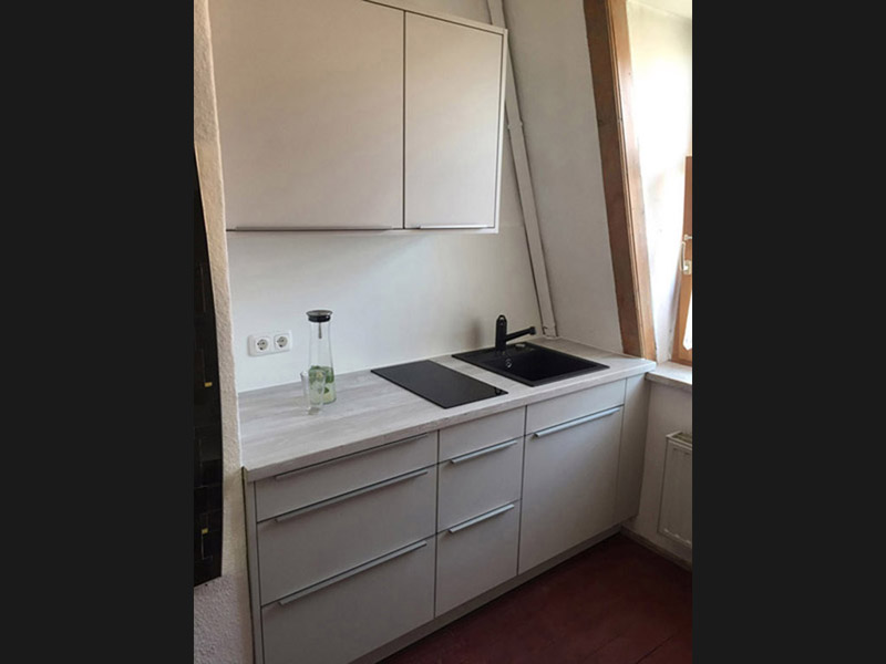 Arbeitstisch mit Rundbogen