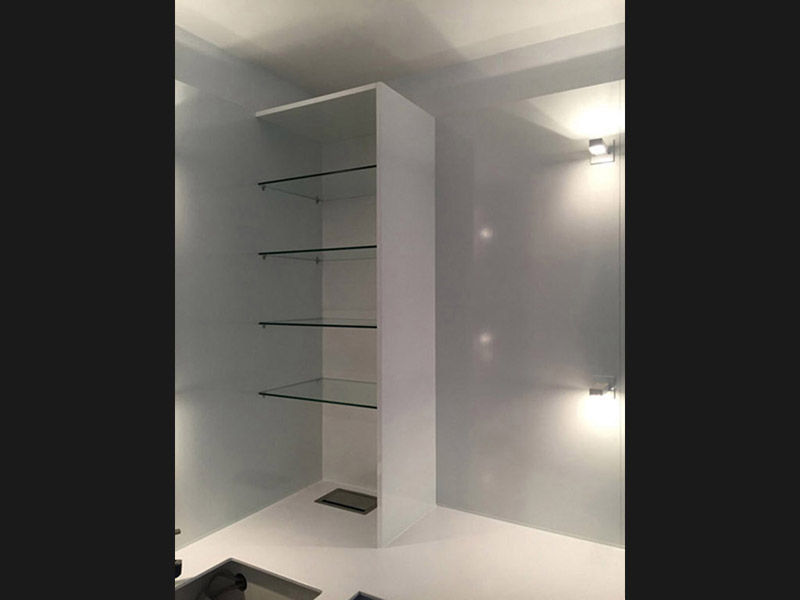 Arbeitstisch mit Rundbogen