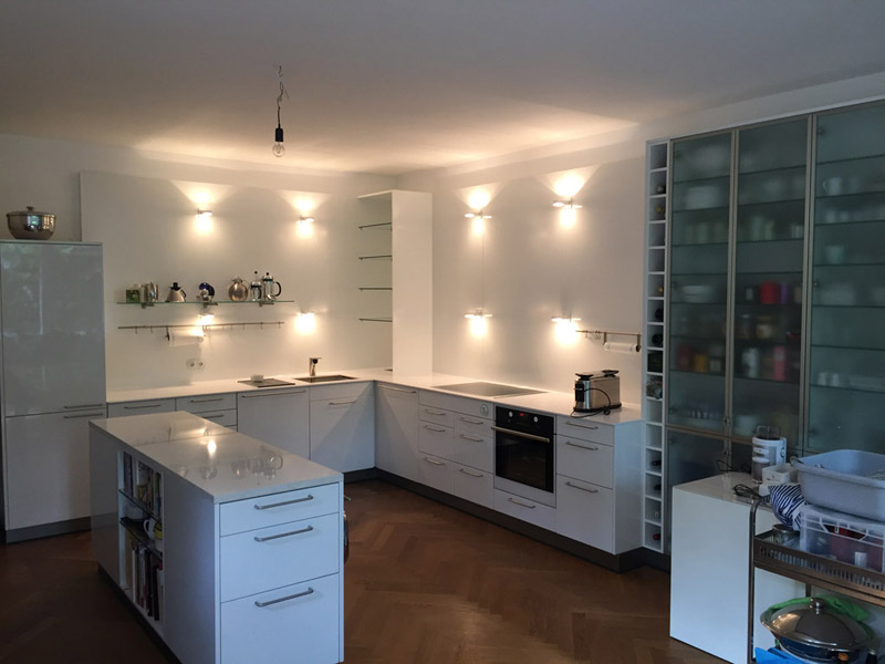 Arbeitstisch mit Rundbogen