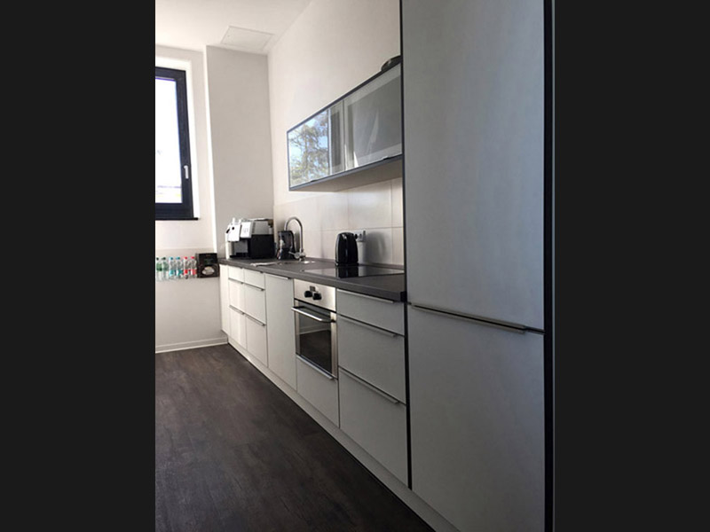 Arbeitstisch mit Rundbogen