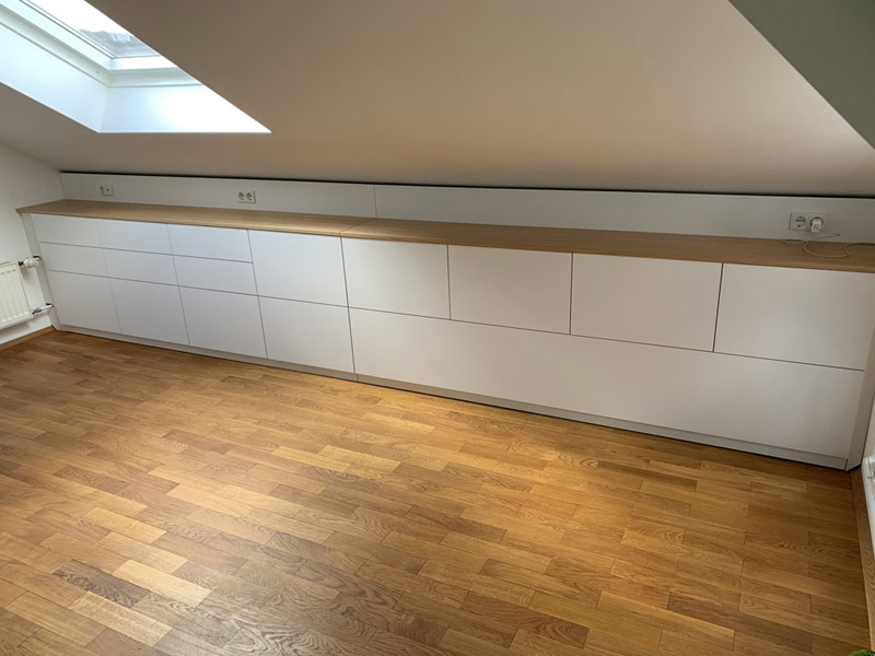 Arbeitstisch mit Rundbogen