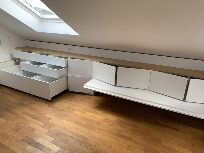 platzsparender Arbeitstisch