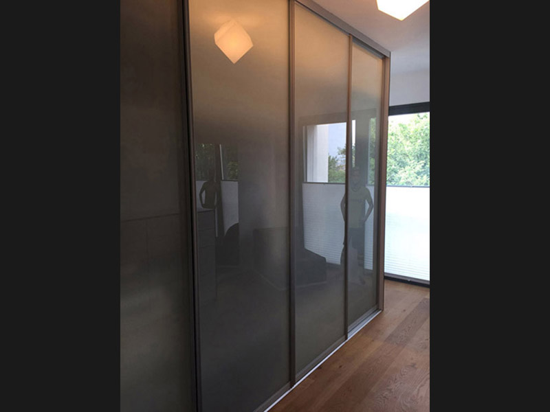 Arbeitstisch mit Rundbogen