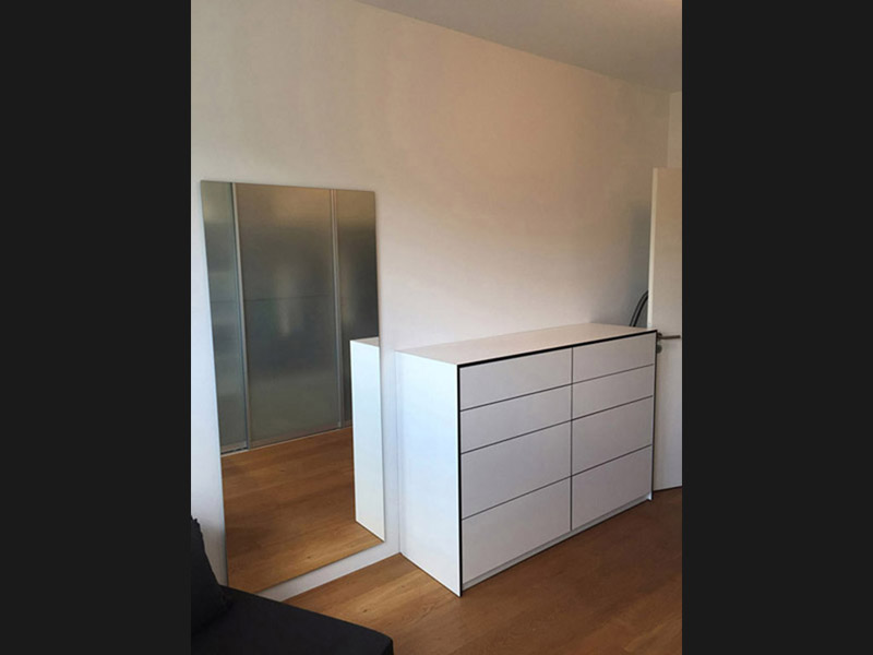 Arbeitstisch mit Rundbogen