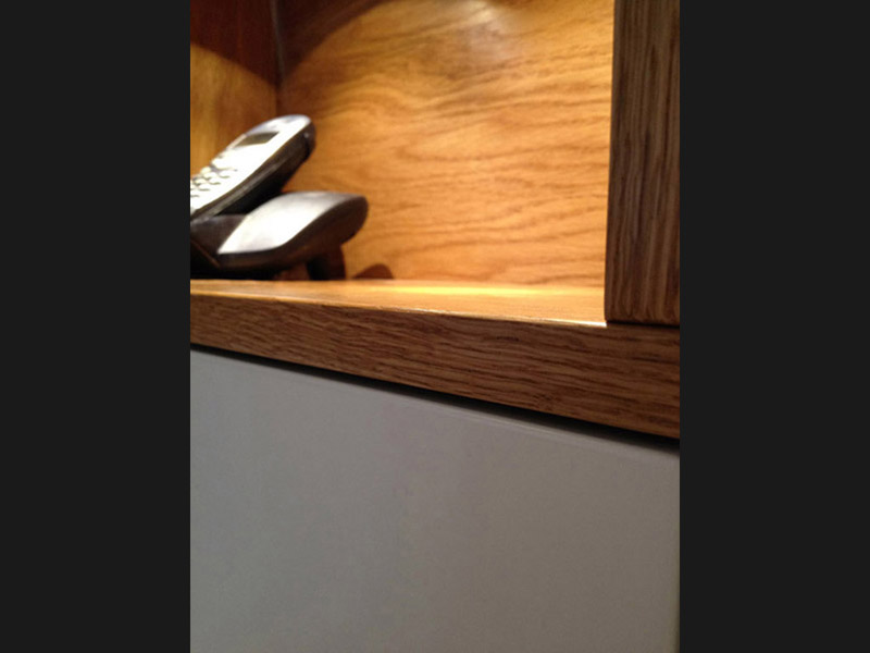 Arbeitstisch mit Rundbogen