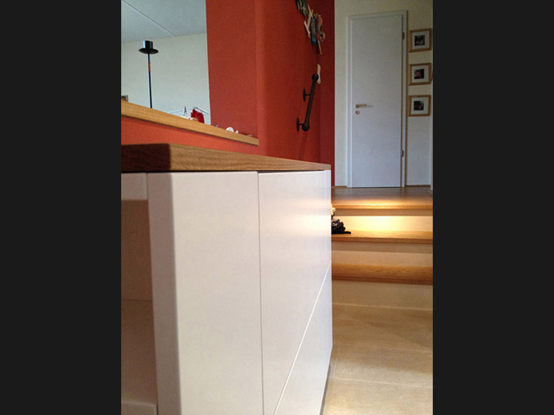 Arbeitstisch mit Rundbogen