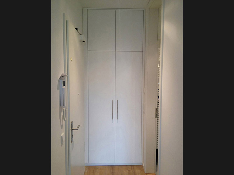 Arbeitstisch mit Rundbogen