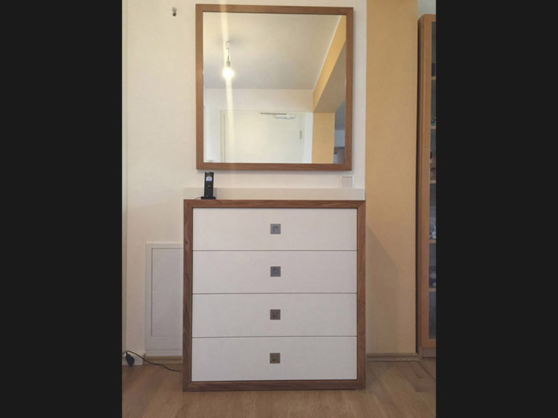 Arbeitstisch mit Rundbogen