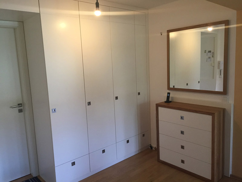 Arbeitstisch mit Rundbogen