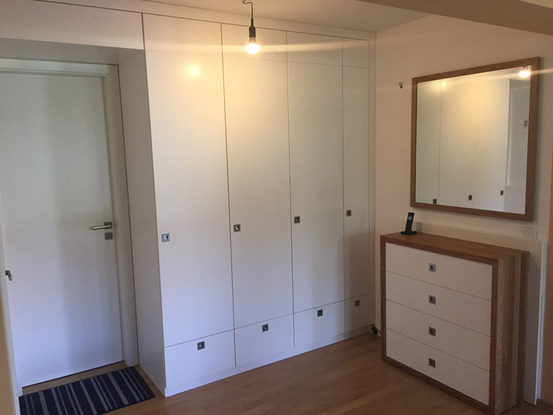 Arbeitstisch mit Rundbogen